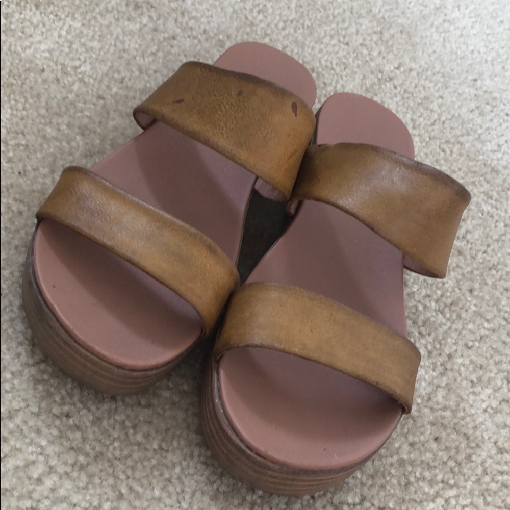 Summer slide on sandals